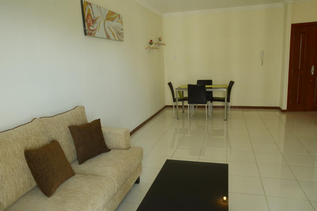 3Br Grand Palace With Private Bathtub By Travelio Giacarta Esterno foto