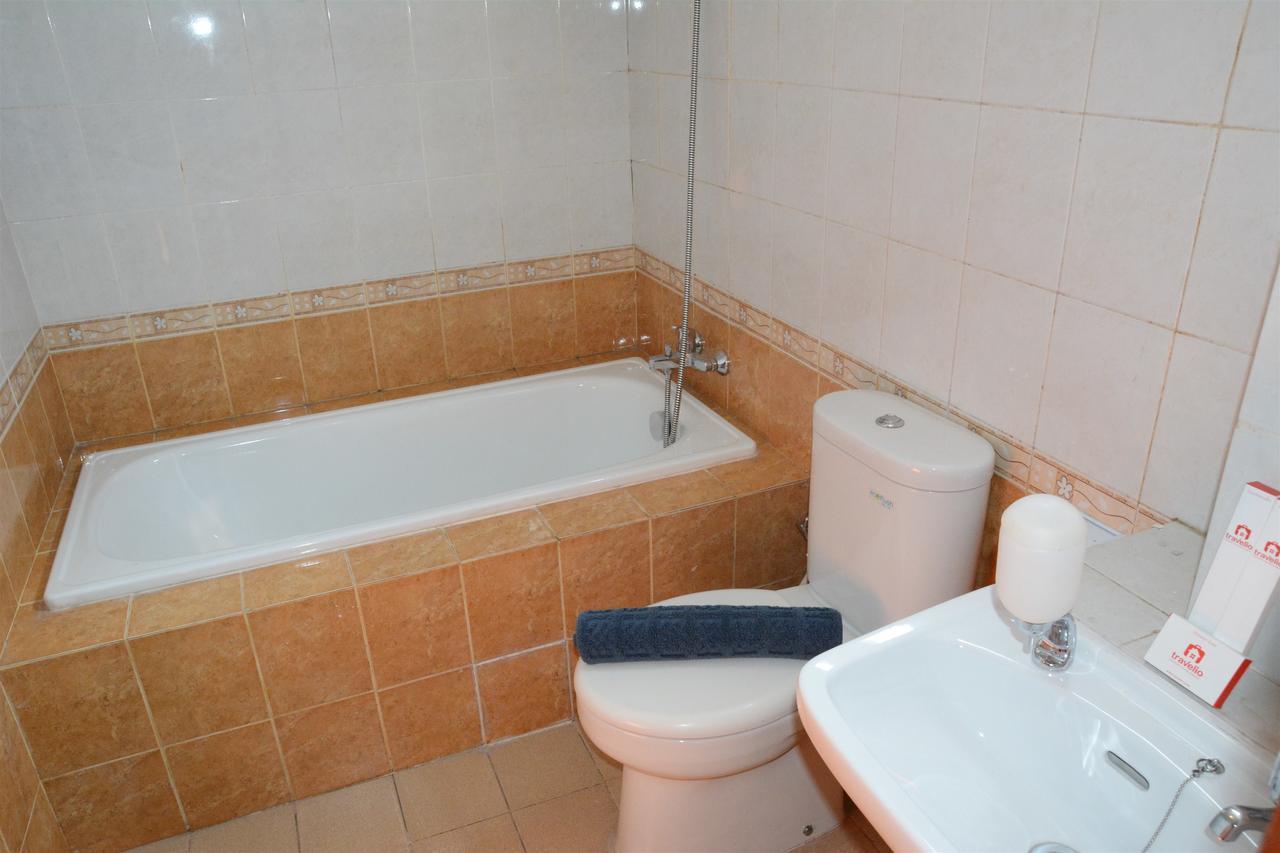 3Br Grand Palace With Private Bathtub By Travelio Giacarta Esterno foto