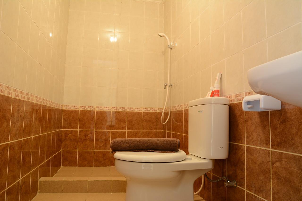 3Br Grand Palace With Private Bathtub By Travelio Giacarta Esterno foto