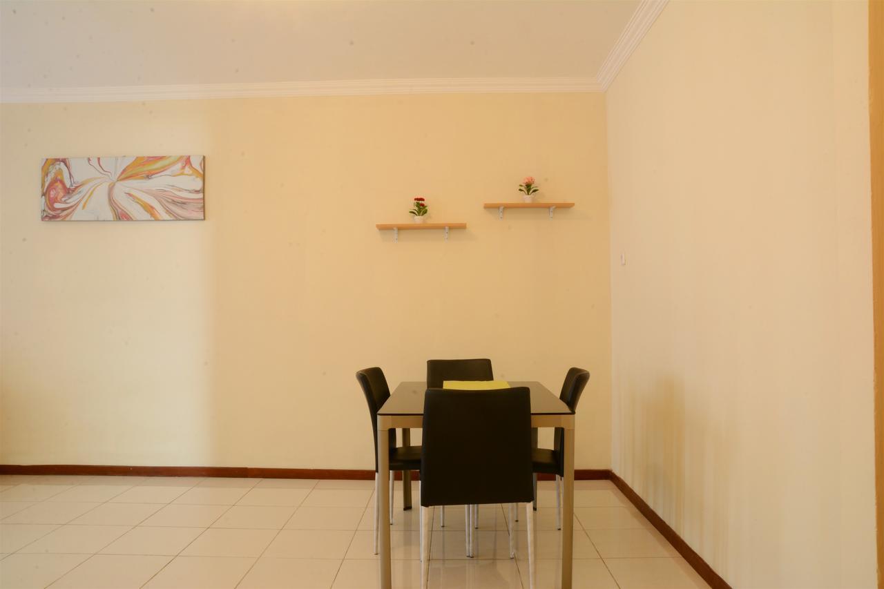 3Br Grand Palace With Private Bathtub By Travelio Giacarta Esterno foto